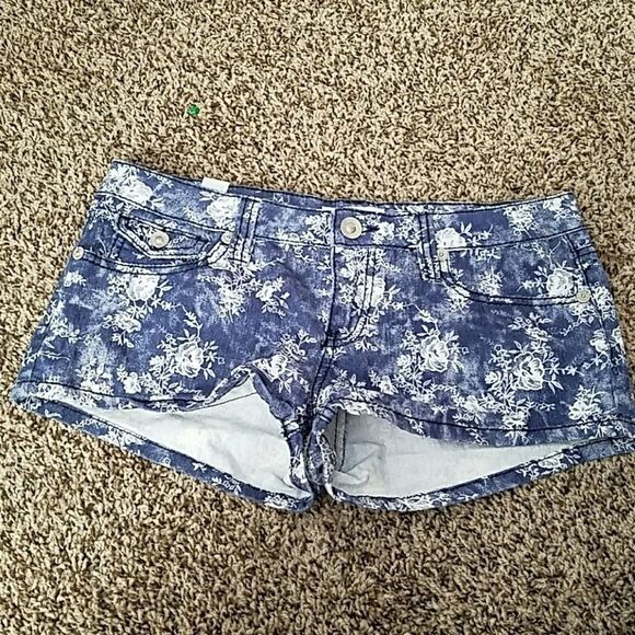YMI Juniors XL Denim Shorts Blue White Floral Print Stretch Jean - Picture 1 of 4
